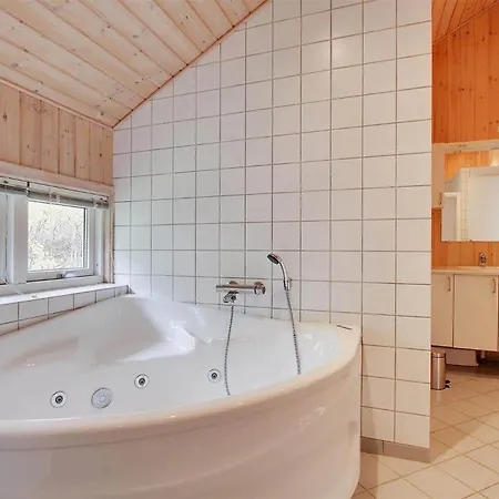 1441-aakirkeby-strandparken-14 * Vester Somarken